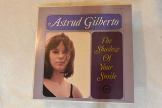 Astrud Gilberto &ndash; The Shadow Of Your Smile